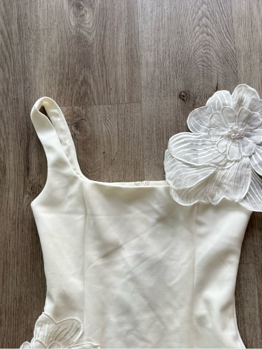 elliatt janelle white 3d oversized floral flower long sash mini dress size small - Picture 10 of 13